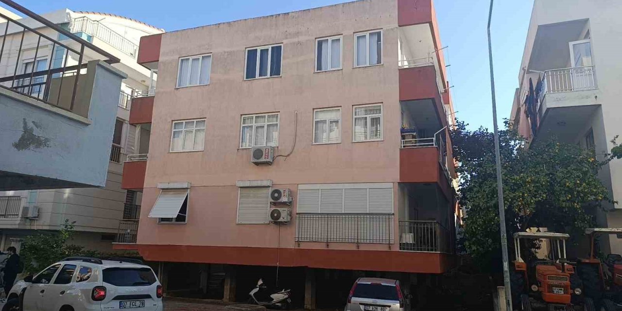Apartman Merdiveninde Kalp Krizi Geçirip Hayatını Kaybetti