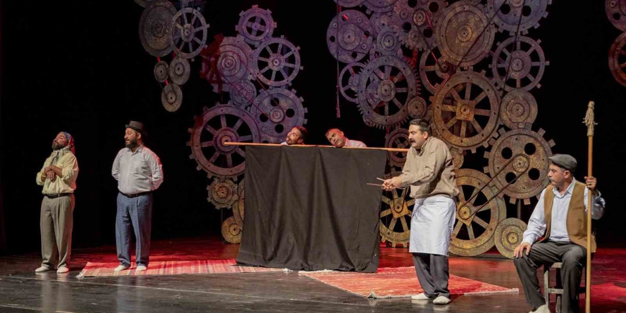 ’misafir’ Oyunu Emekliler İçin Sahnelendi