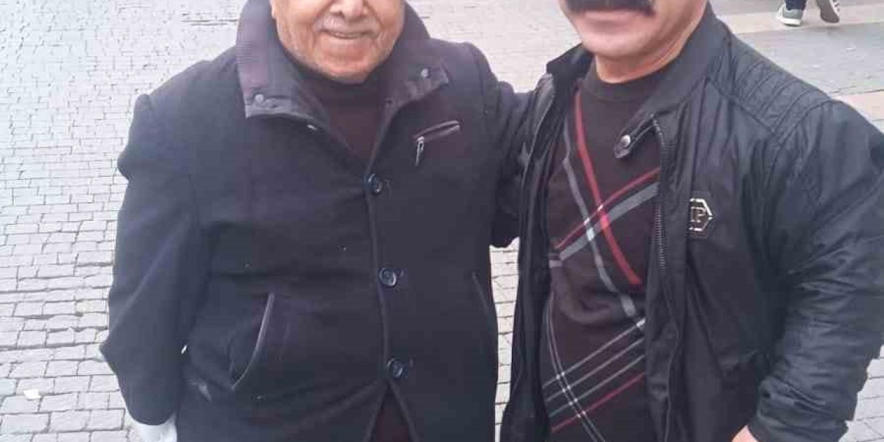 Tiyatroların Sevilen Cücesi, ‘çaycı Hüseyin’ İle Bir Araya Geldi