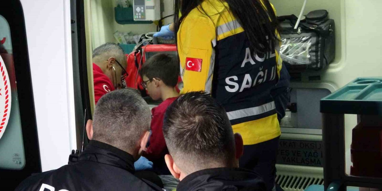 Polisten Evi Yanan Mesai Arkadaşlarının Küçük Çocuğuna Baba Şefkati