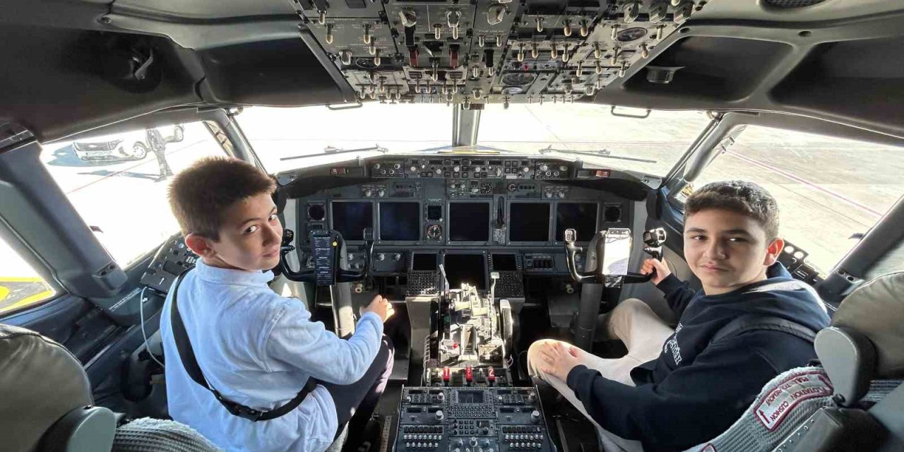 Öğrencilerin Havalimanı Hayallerini Polisler Gerçekleştirdi