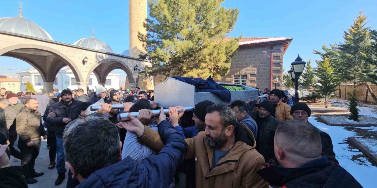 Yangında Hayatını Kaybeden İşçi Toprağa Verildi