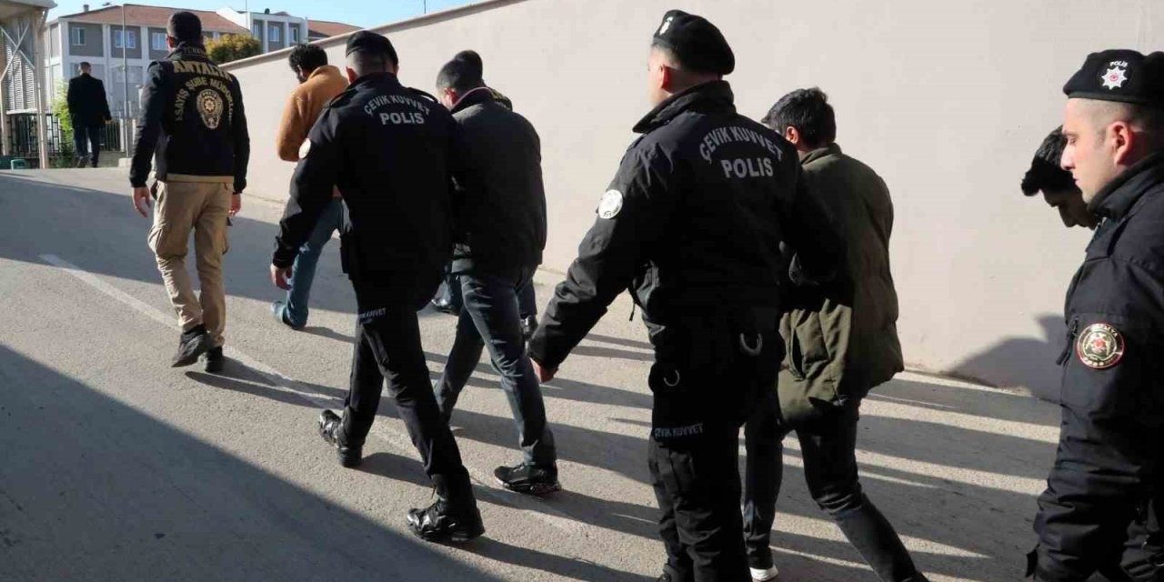 Antalya’da Son 1 Haftada 540 Aranan Şahıs Yakalandı