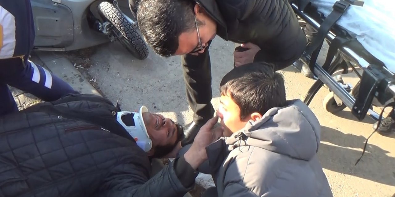 Tramvayın Çarptığı Mobilet Sürücüsü Oğlunu Teselli Etti: "yürüyebiliyor Musun Oğlum"