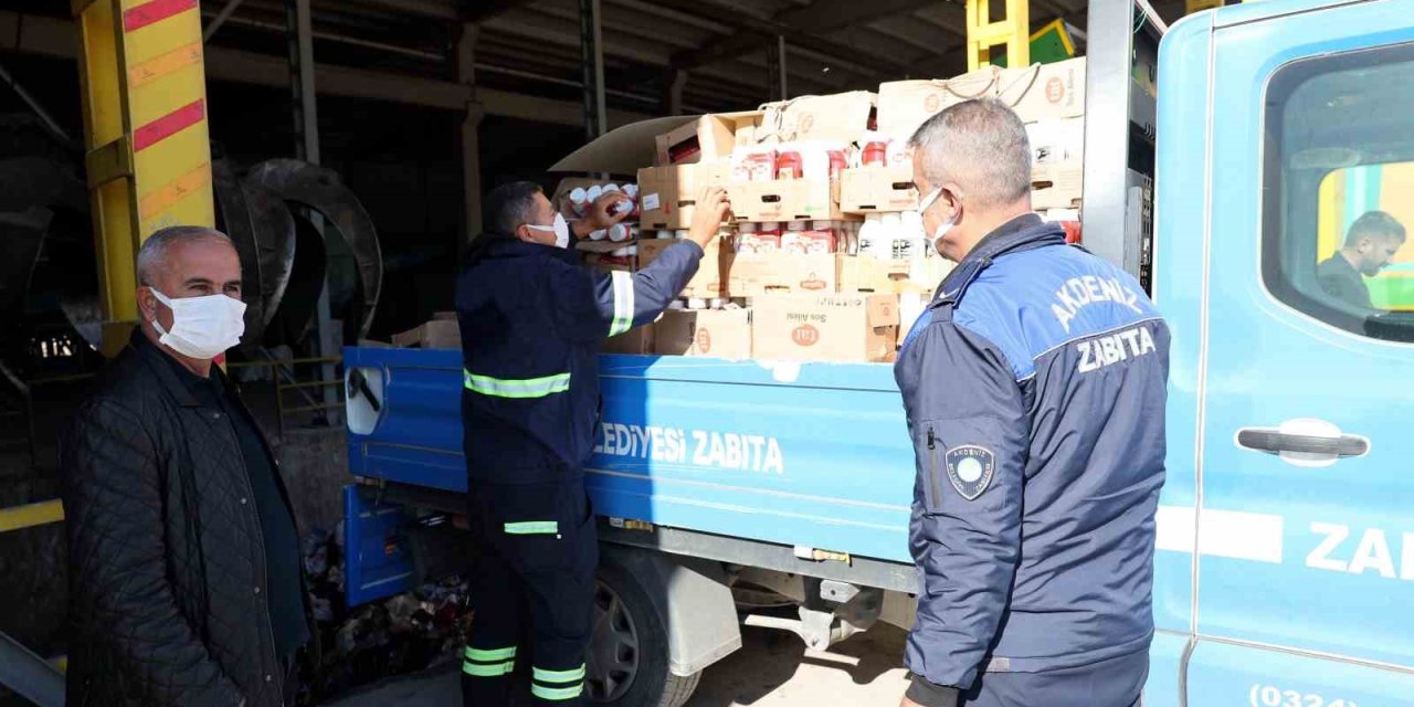 Mersin’de Son Kullanma Tarihi Geçmiş 4 Bin 700 Şişe Ketçap Ve Mayonez Ele Geçirildi