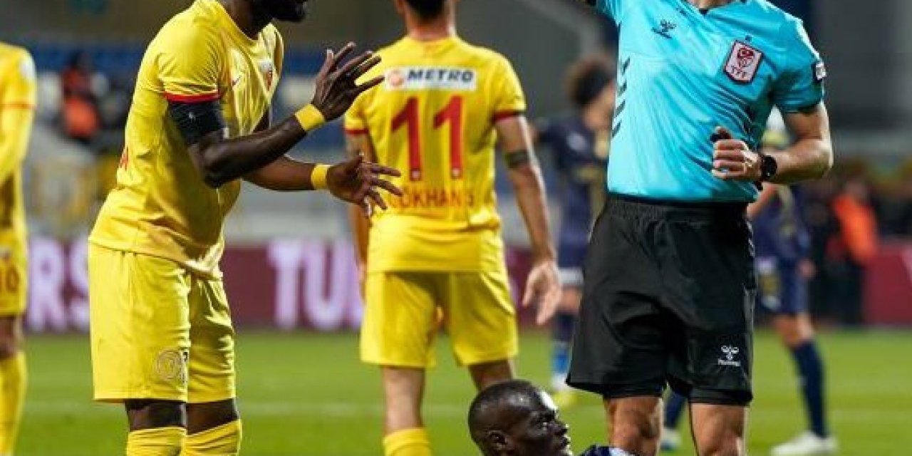 Kayserispor 4. Kez Kırmızı Kart Gördü