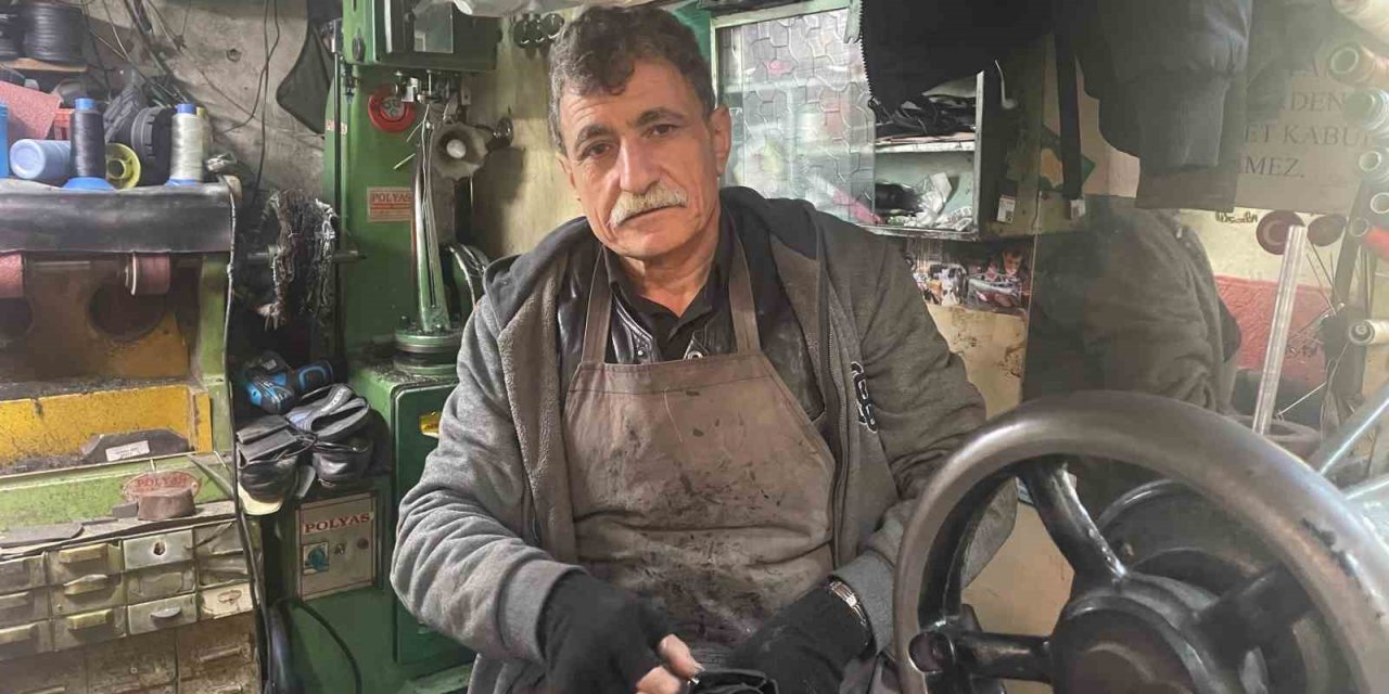 Yağışlar Ayakkabı Tamircilerinin İşlerini Artıyor