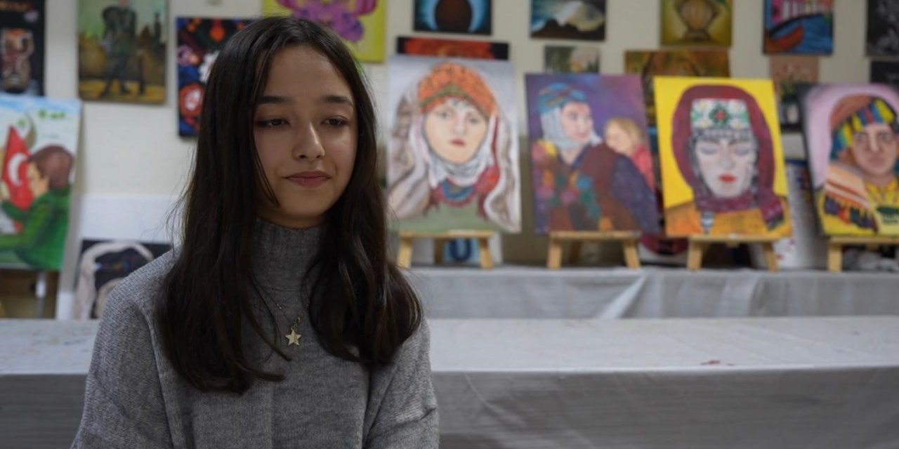 Bir Şarkıyla Ve Çekik Gözleri Sebebiyle Başlayan İlgisi Akıcı Konuşmaya Dönüştü