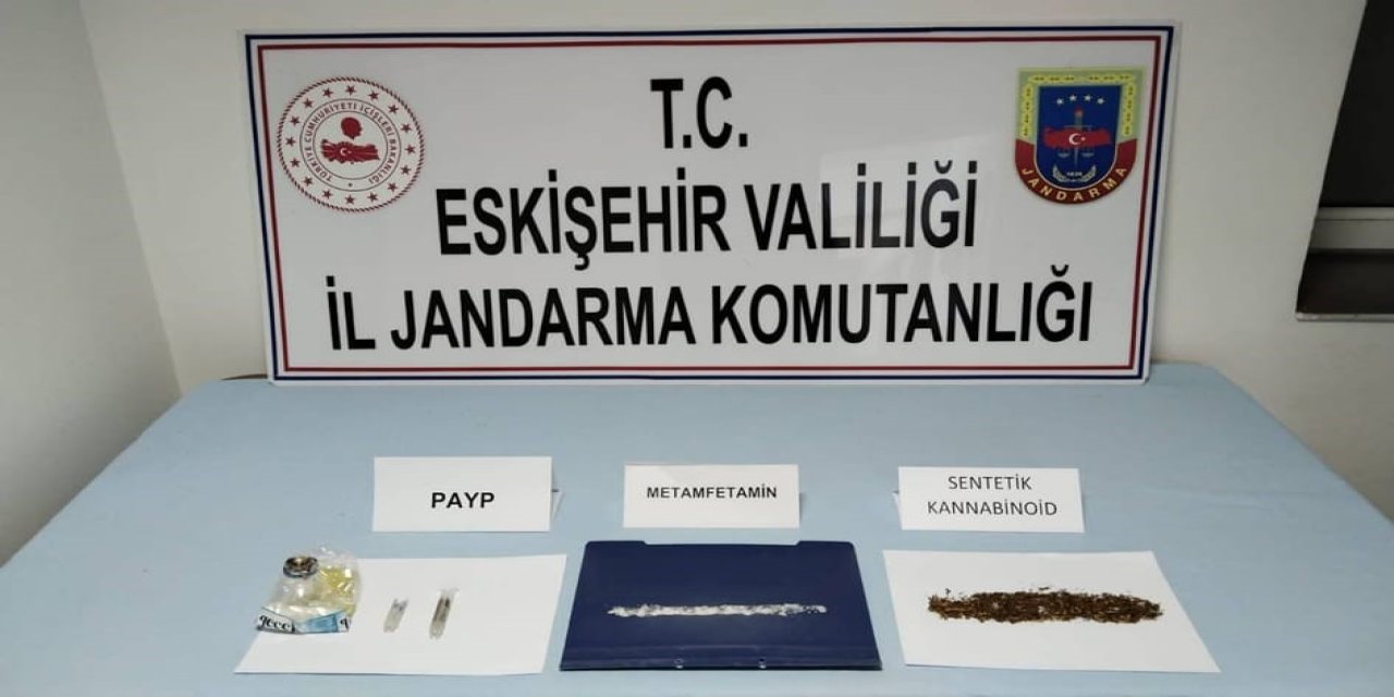 Başka İlden Getirdikleri Uyuşturucuları Satmak İsteyen Şüpheliler Jandarmadan Kaçamadı