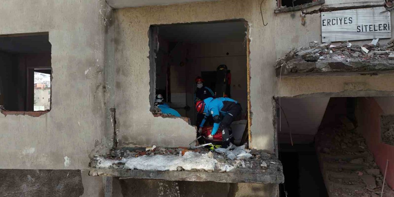 Kayseri’de Gerçeğini Aratmayan Deprem Tatbikatı