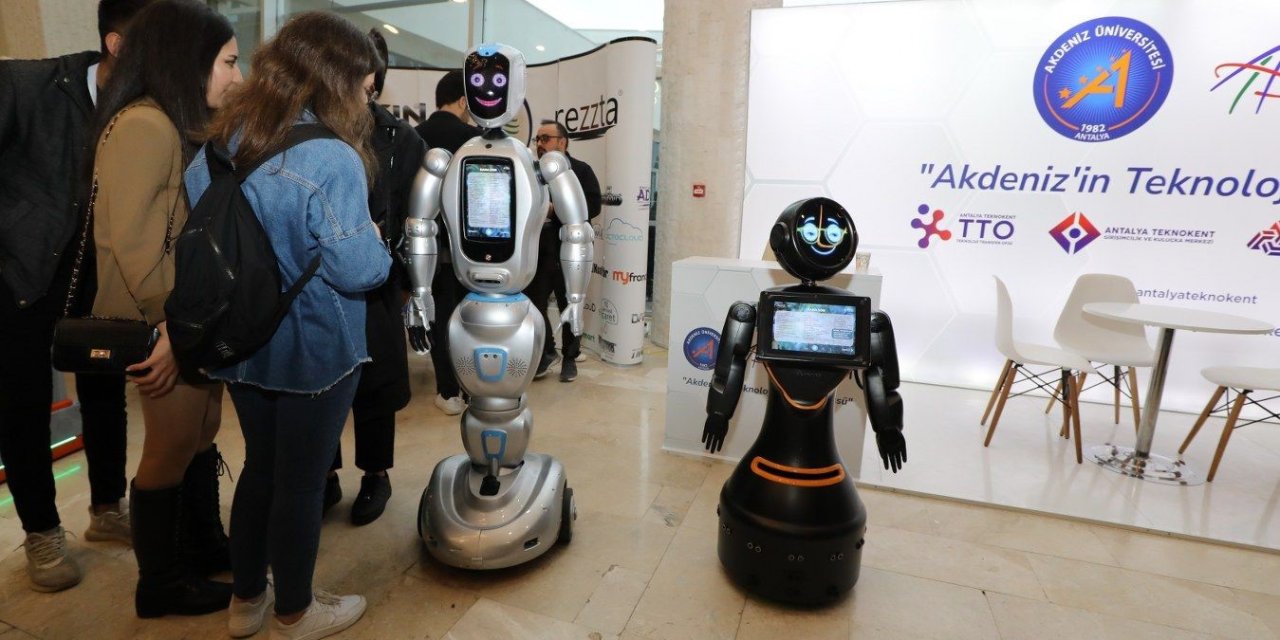 Türk Astronot Akdeniz Bilişim Zirvesi’nde
