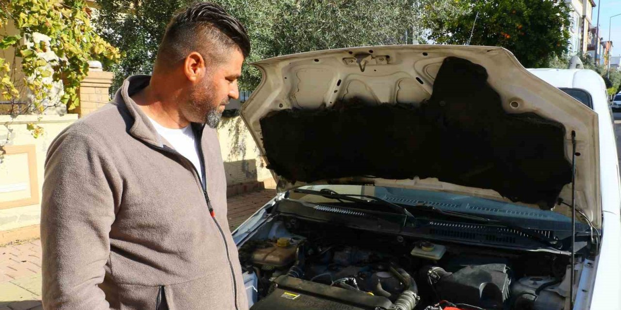 Aracın Motoruna Giren Fareyi Konuşarak İkna Etmeye Çalıştı