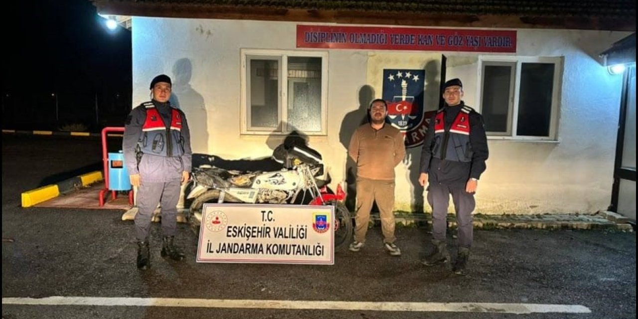 Jandarma Ekiplerince Bulunan Çalıntı Motosiklet Sahibine Teslim Edildi