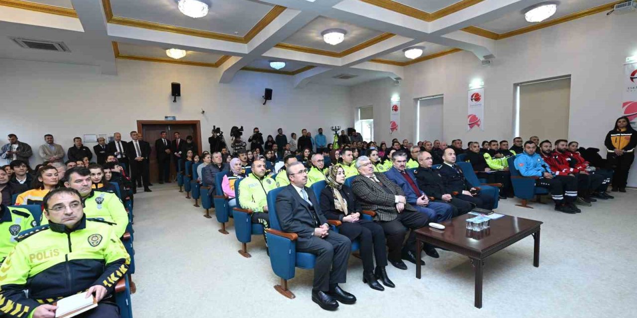 Vali Aksoy, “fermuar Sistemiyle Yaşama Yol Ver” Kampanyasını Tanıttı