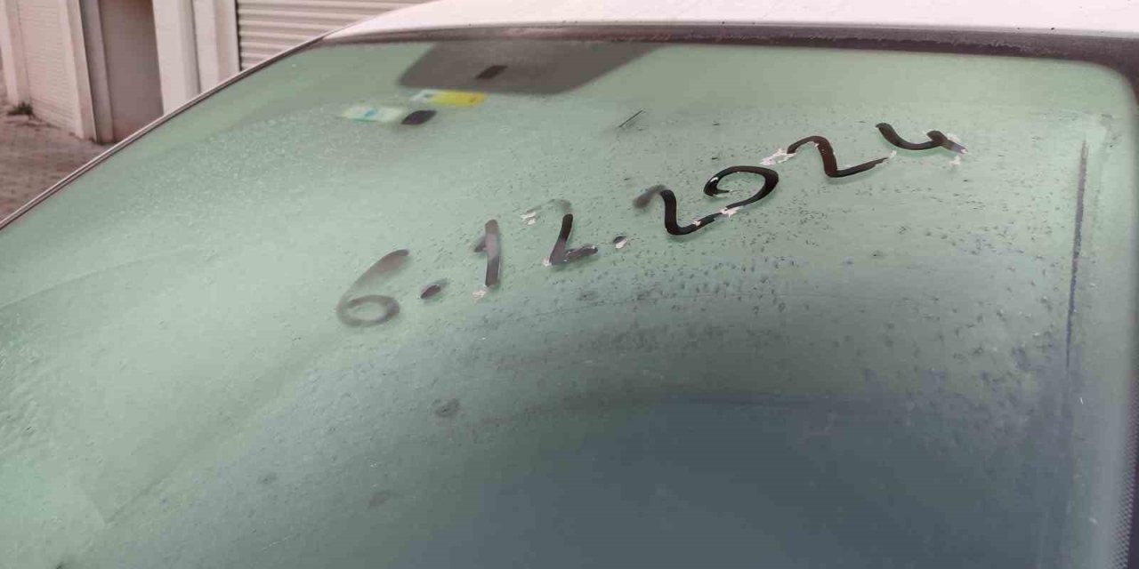 Hava Sıcaklığı Düştü, Camlar Buz Tuttu