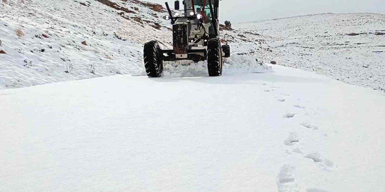 Mersin Büyükşehir Belediyesi Karla Mücadele Ekipleri Teyakkuza Geçti