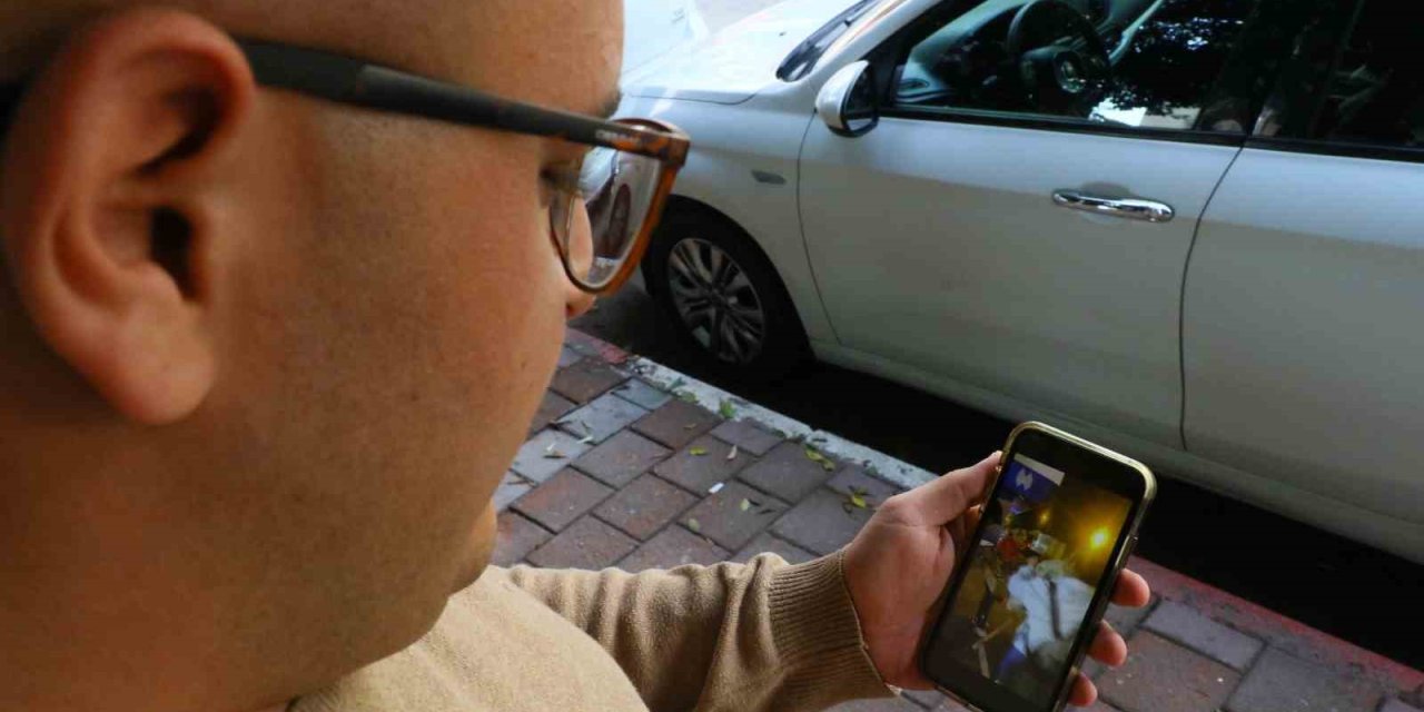 Birinci Yılını Tamamlayamadığı Evliliğinin Yıl Dönümünde Boşanmasını Simit Dağıtarak Kutladı