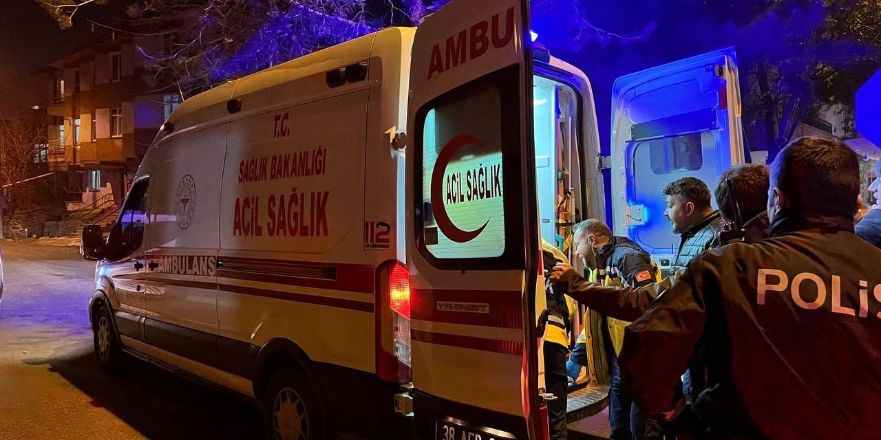 Düğünde İki Grup Arasında Bıçaklı Kavga: 1 Yaralı