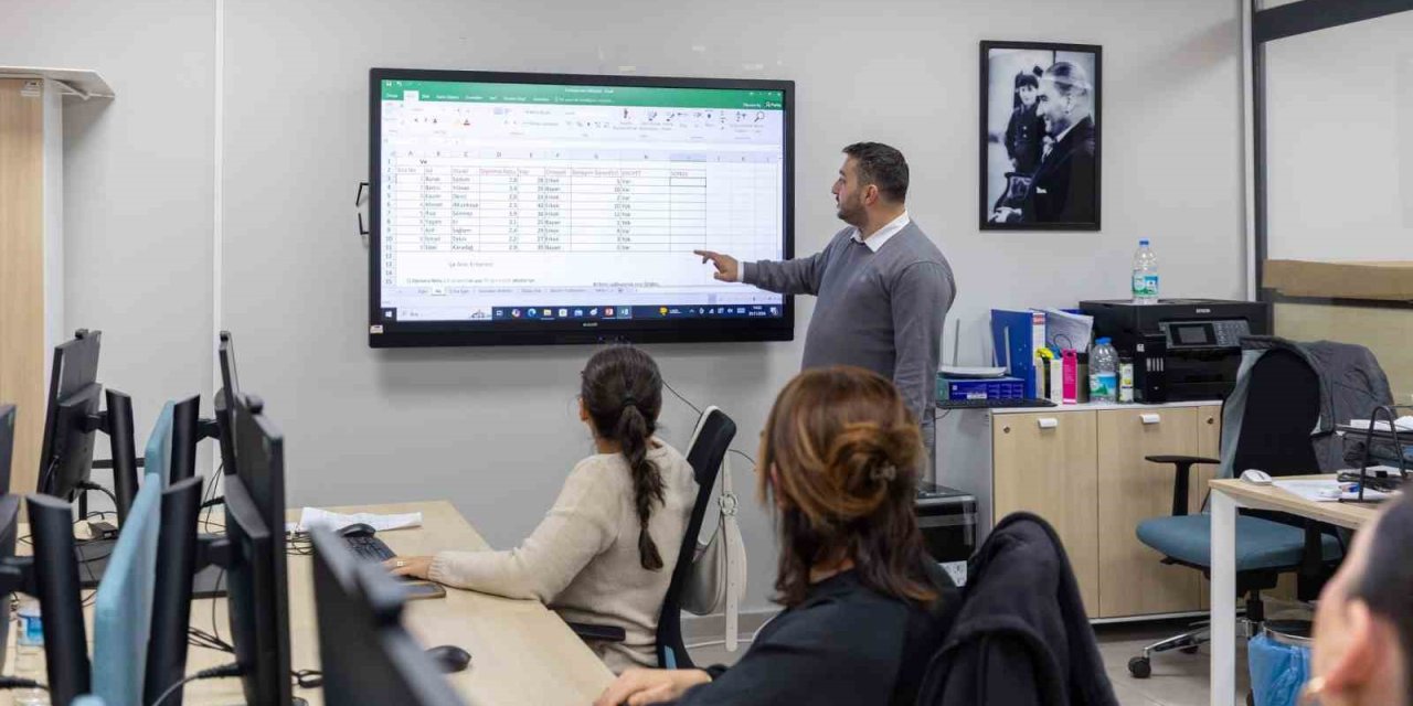 Mercek Mesleki Eğitim Merkezlerinde Ücretsiz Bilgisayar Kursu Veriliyor