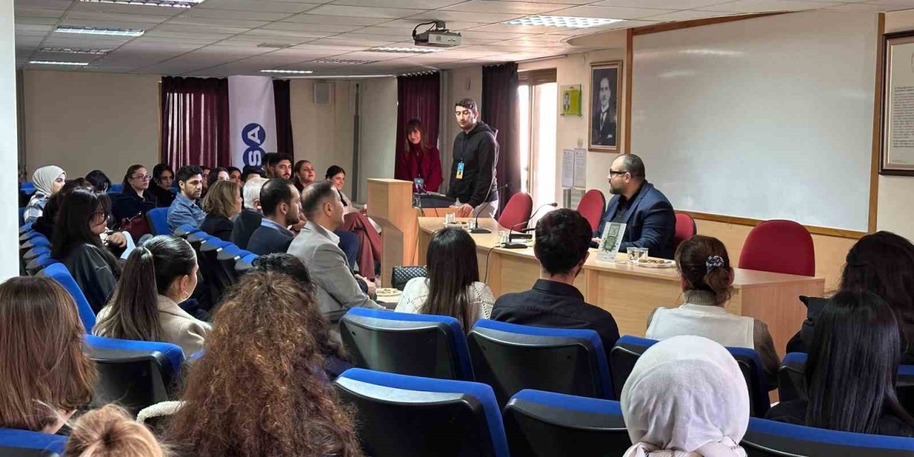 Kariyer Merkezi, Üniversite Öğrencilerini Geleceğe Hazırlıyor