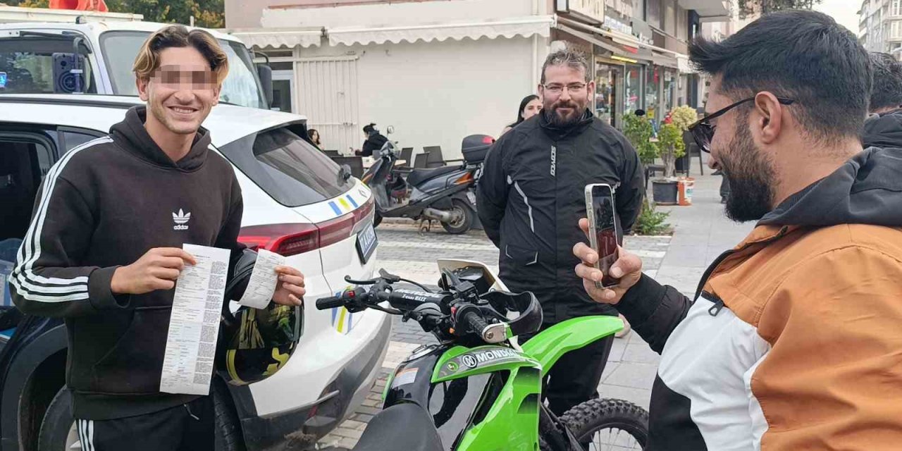 İlk Kez Ceza Yedi, Ceza Makbuzuyla Hatıra Fotoğrafı Çektirdi