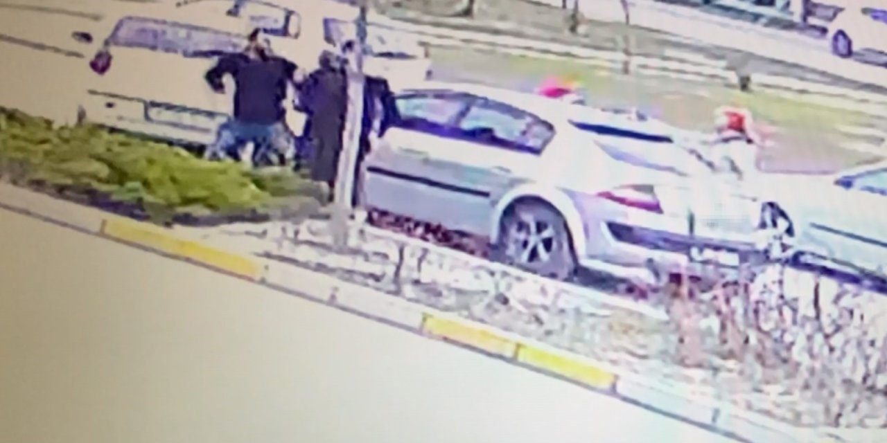 Kameraya Yansıyan Bıçaklamada Ağır Yaralanan Şahıs Öldü