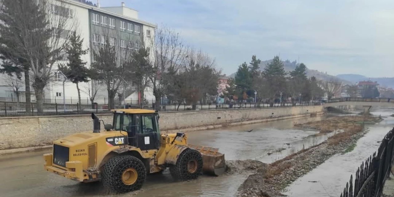 Bozkır’da Çarşamba Çayında Temizlik Çalışması