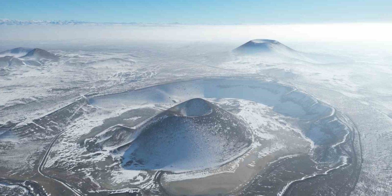 Meke Gölü Beyaz Örtüsüyle Havadan Görüntülendi