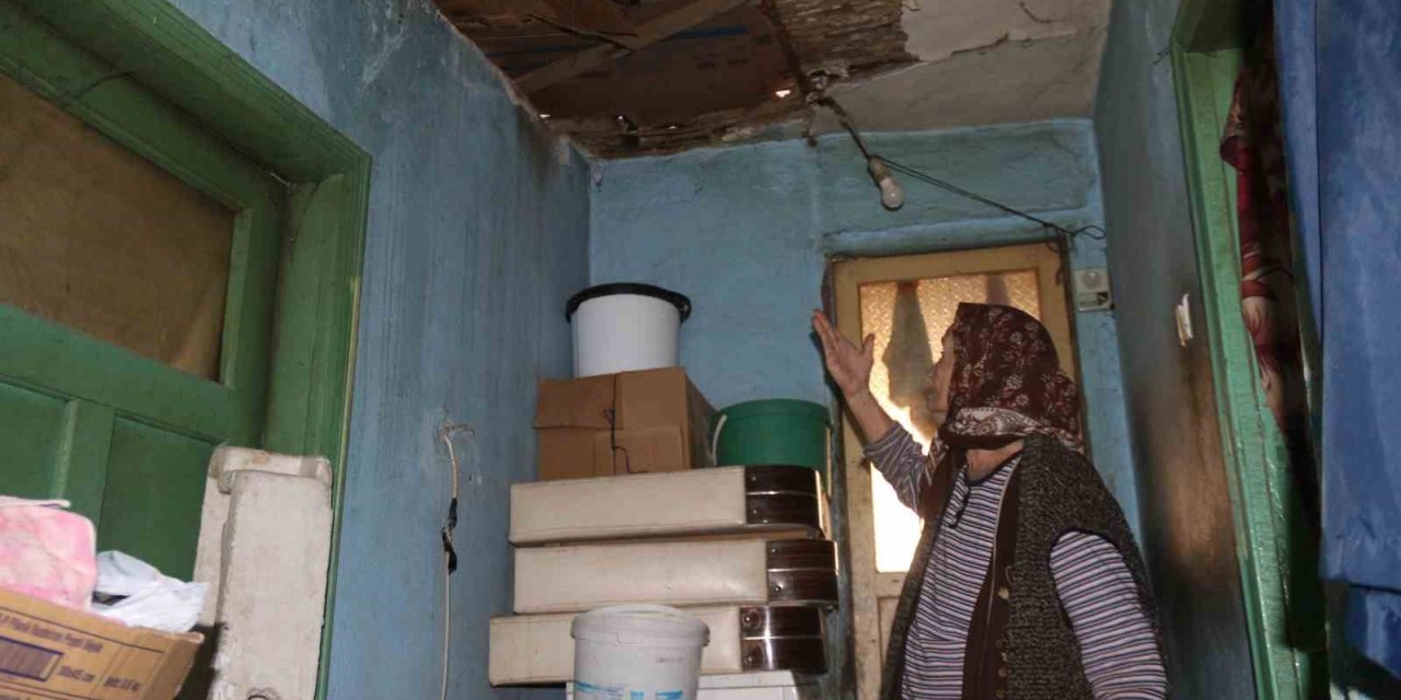 Penbegül Teyze Akan Çatısına Yardım Bekliyor
