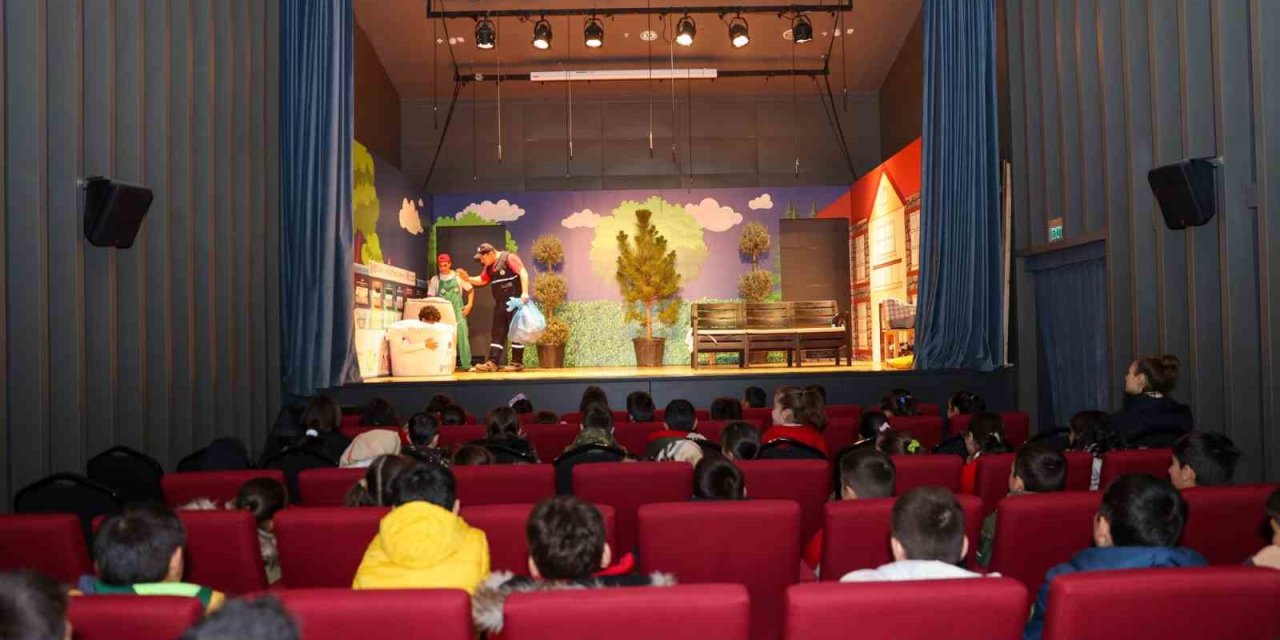 Selçuklu Belediyesi Öğrencilere Tiyatro Aracılığıyla Sıfır Atık Bilinci Aşılıyor