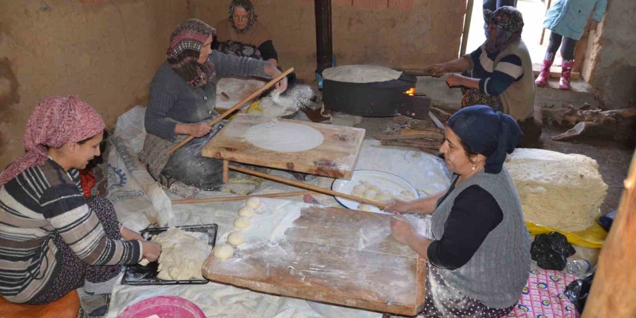 Antalyalı Ev Hanımları, Asırlık Geleneklerini Yaşatıyorlar