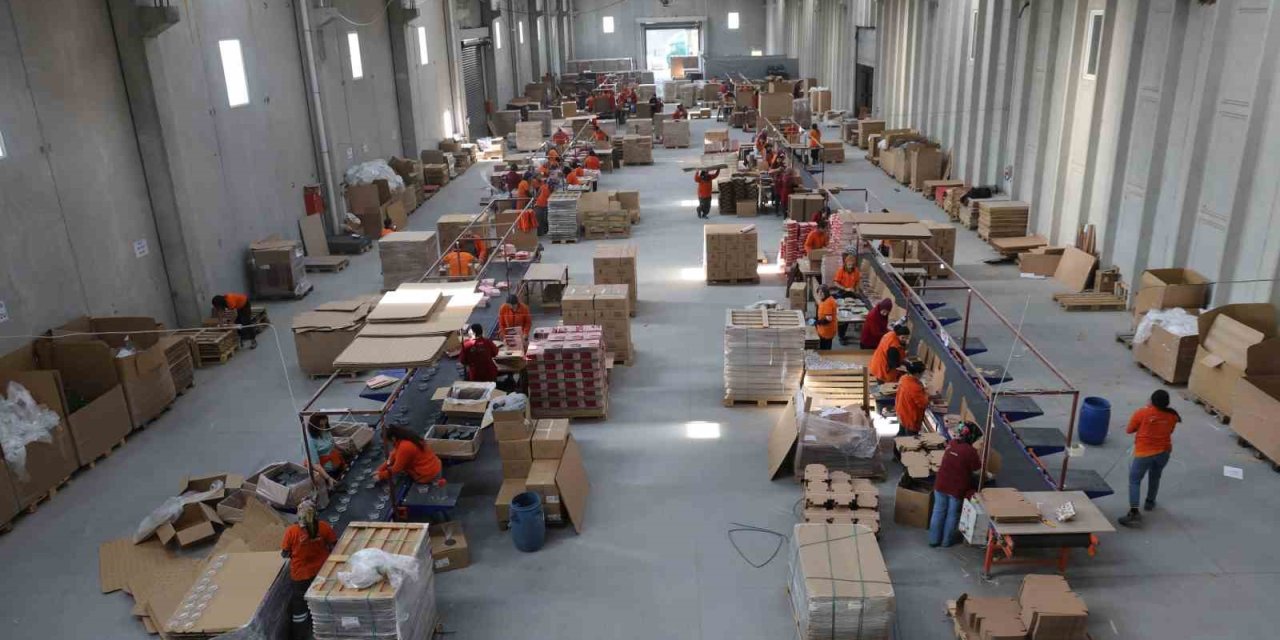 Eşinin 1 Adet Bileziğini Bozdurarak Kurduğu Firmasında Şimdi 750 Kişiye İstihdam Sağlıyor