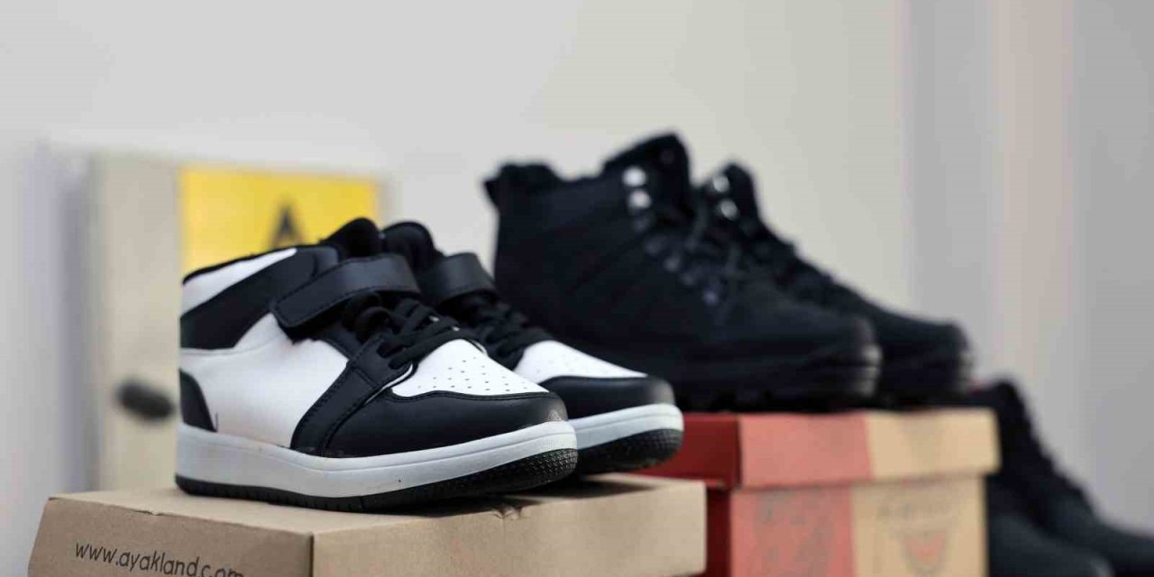 Talas’tan Öğrencilere Kışlık Ayakkabı