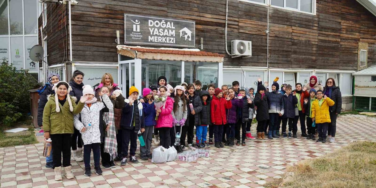 Öğrencilerden Can Dostlara Mama Bağışı