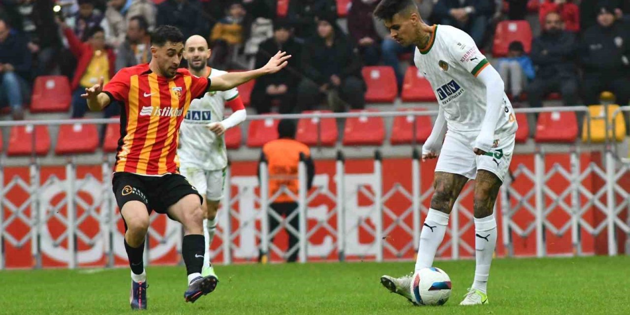 Kartal Kayra Antalyaspor Maçında Cezalı