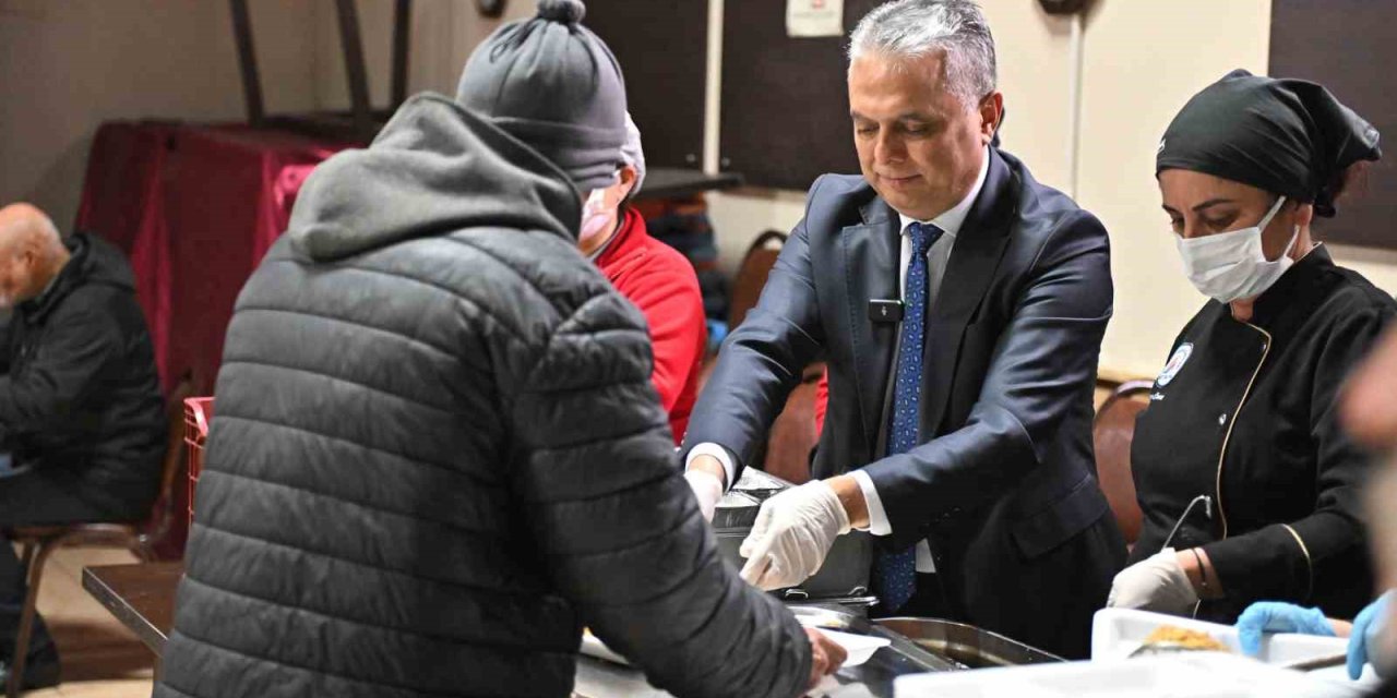 Muratpaşa’da Dayanışma Sofrası Büyüyor