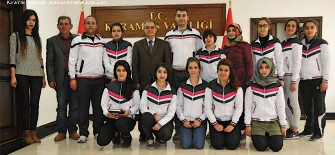 Vali Tapsız'a Basketbolculardan Sürpriz Ziyaret