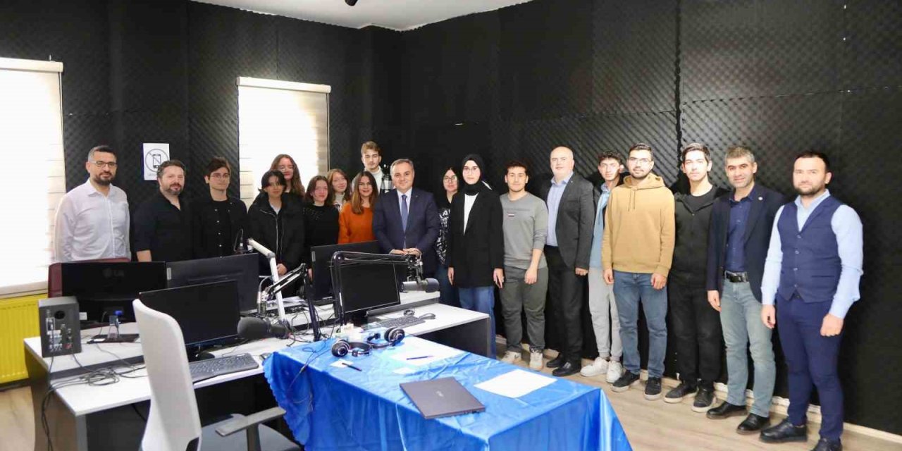 Rektör Prof. Dr. Altun, Üniversite Fm’e Canlı Yayın Konuğu Oldu