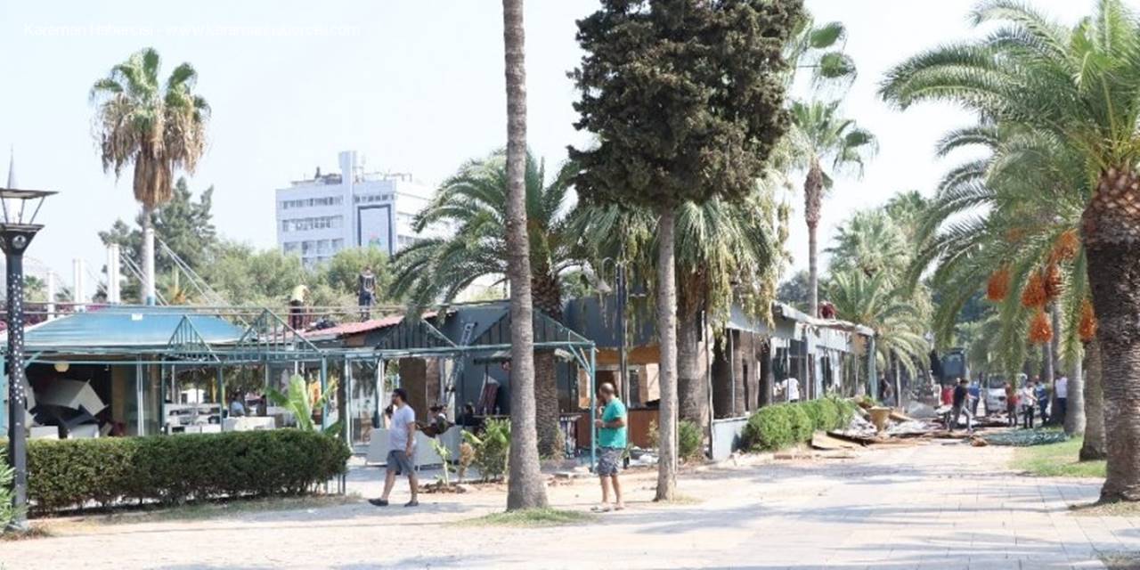 Mersin Sahilindeki Son Kafe De Yıkıldı
