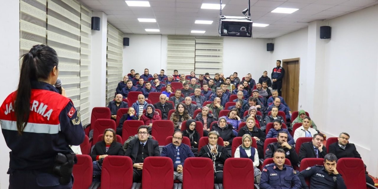 Mihalıççık Mahalle Muhtarlarına Farkındalık Eğitimleri Verildi