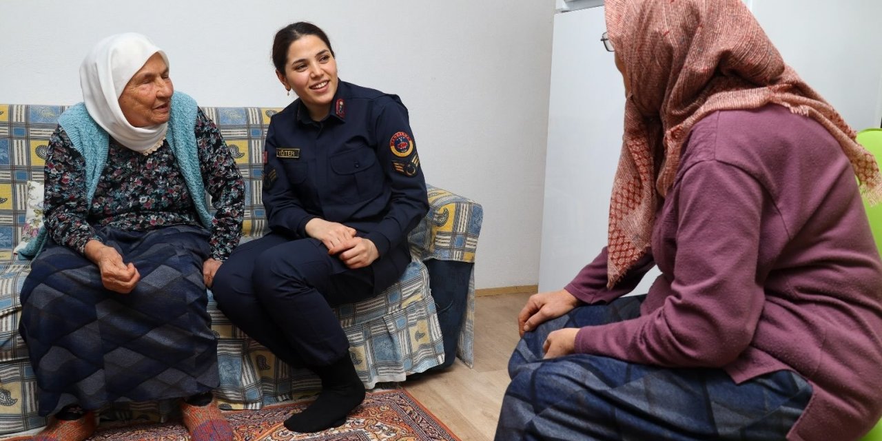 Jandarmadan Mihalıççık’taki Yaşlı Vatandaşlara Ziyaret