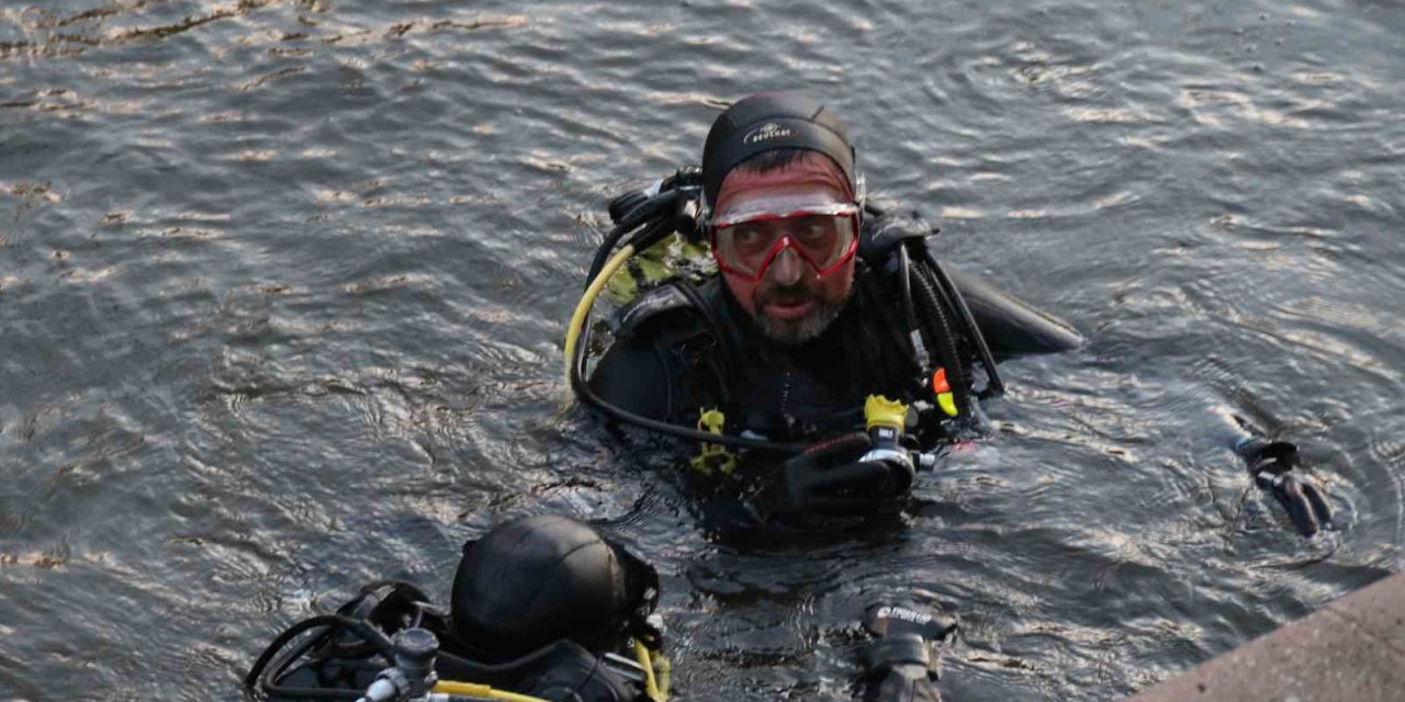 Eskişehir’de 3 Gündür Kayıp Adamın Son Görüldüğü Porsuk Çayı’nda Dalgıçlar Arama Yaptı
