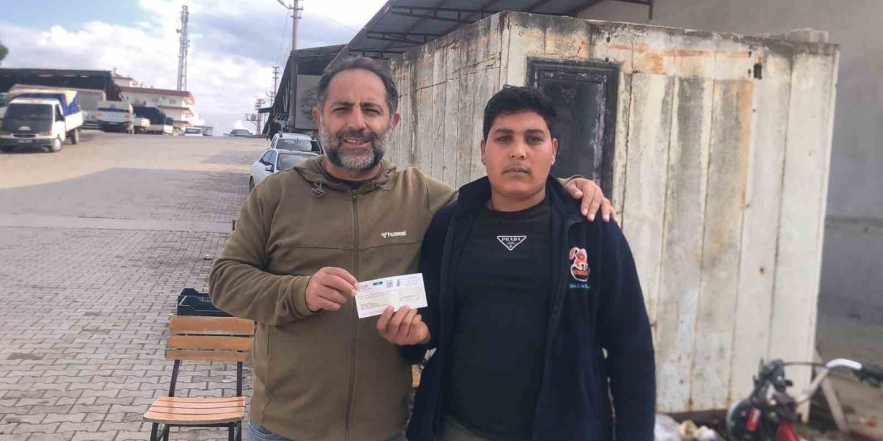 Halde Yevmiye İle Çalışan Suriye Uyruklu Genç, Bulduğu 315 Bin Liralık Çeki Sahibine Teslim Etti