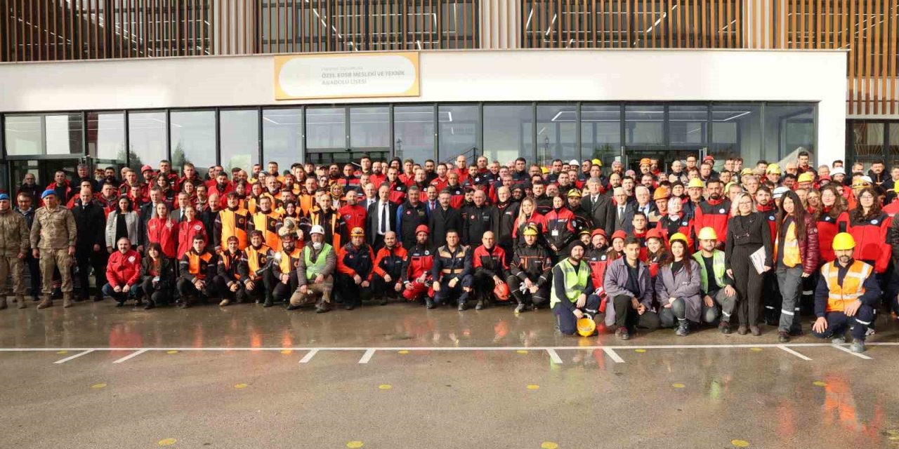 Arama Kurtarma Eğitimini Tamamlayan 446 Kişiye Sertifika