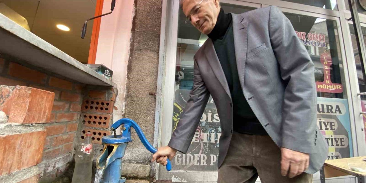 Asırlık Tulumba Vatandaşın Sıcak Su İhtiyacını Ücretsiz Karşılıyor