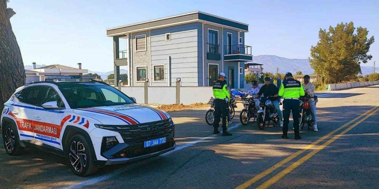 Antalya’da Kurallara Uymayan Motosiklet Sürücülerine Ceza Yağdı