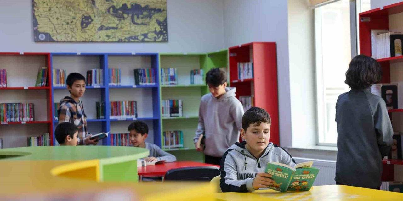 Selçuklu Belediyesi Okul Kütüphaneleri İle Bu Yıl Da Eğitimin En Büyük Destekçisi