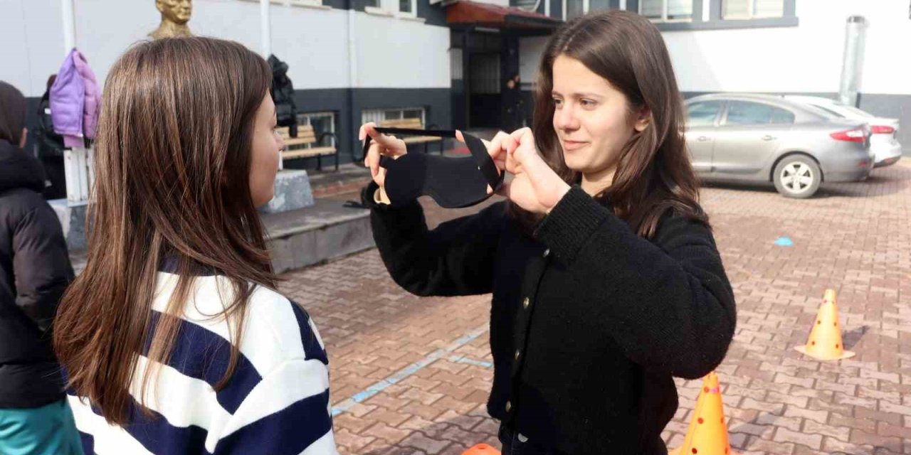 Lise Öğrencileri Engellilere Yönelik Ön Yargıları Yıkmak İçin Empati Parkuru Oluşturdu