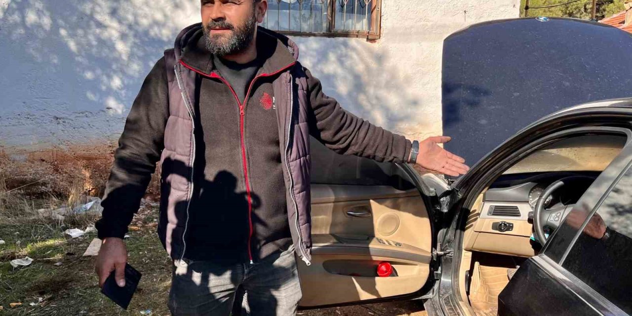 Lüks Otomobil Park Halinde Alev Aldı