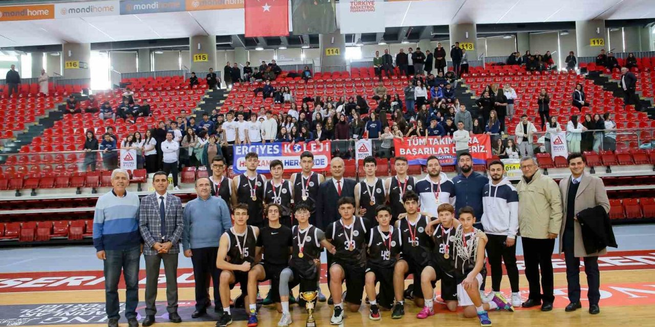 Erciyes Koleji Yine Zirvede